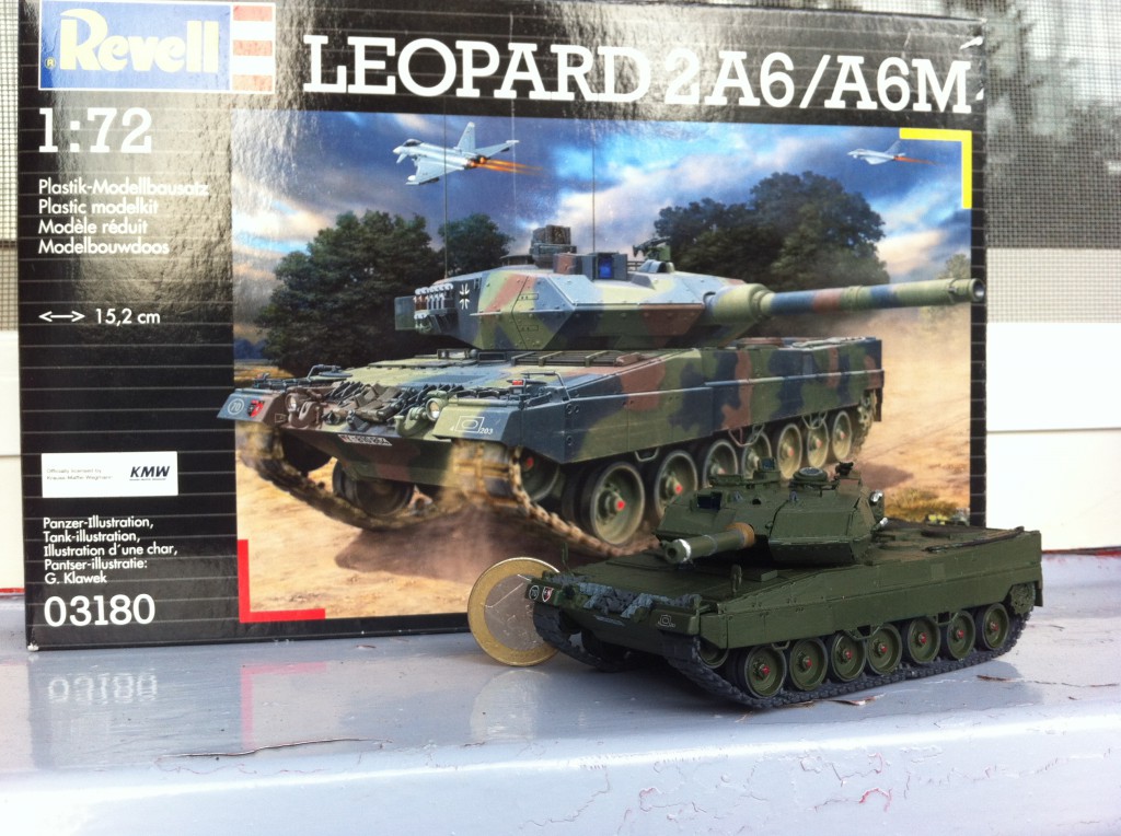 Revell Leopard 2 tank model in 1:72 scale, picture 1